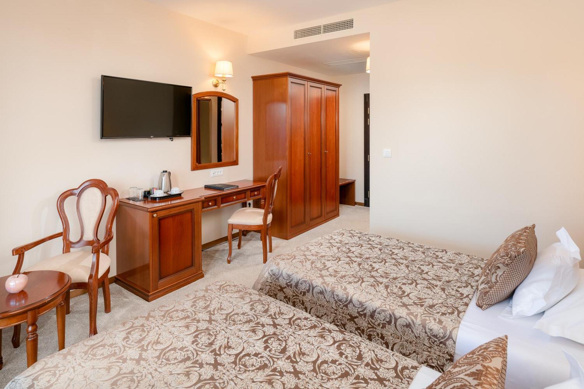 Superior Doppelzimmer mit Balkon – kostenloser Parkplatz