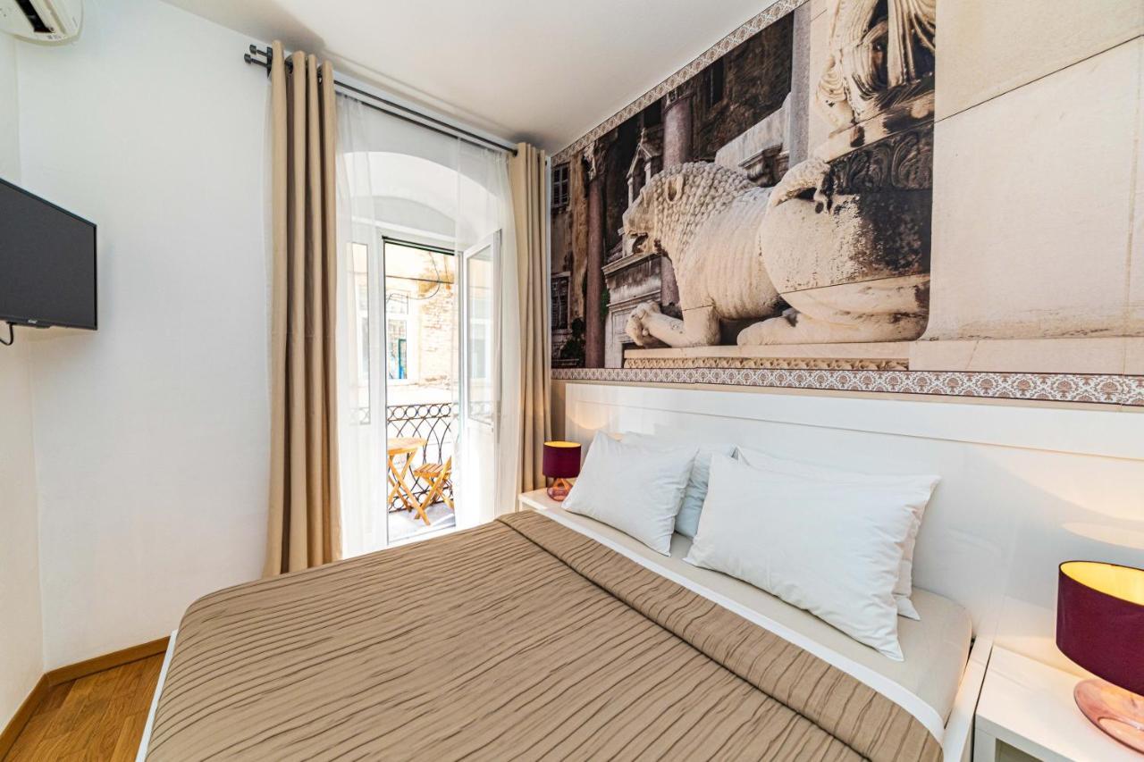 Deluxe tweepersoonskamer met balkon en uitzicht op zee