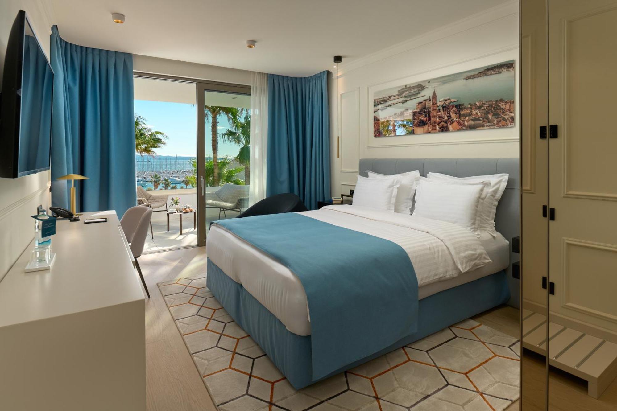 Chambre Premium avec Balcon - Vue Partielle sur Mer