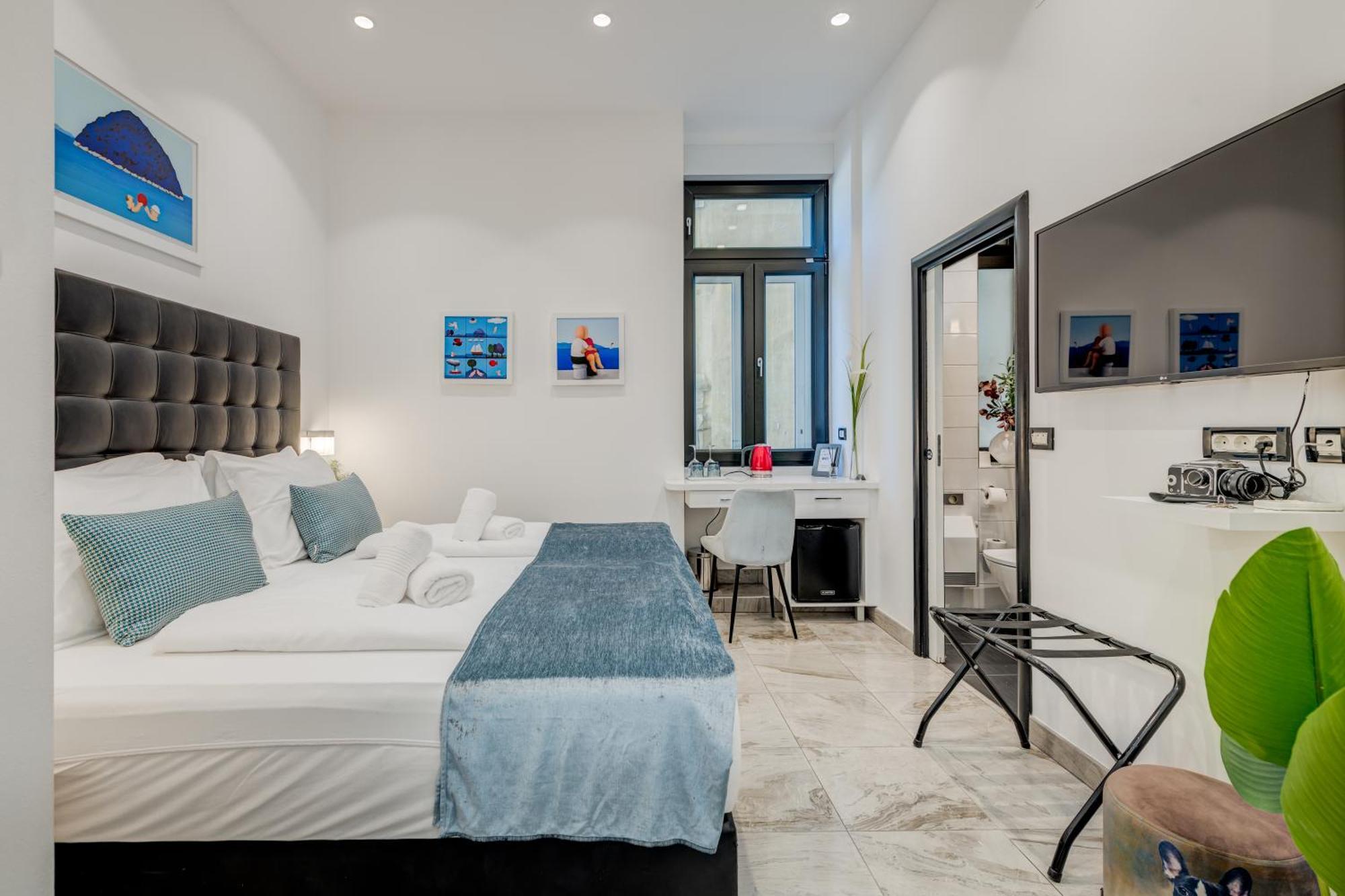 Double Room,1586125835:JPEG