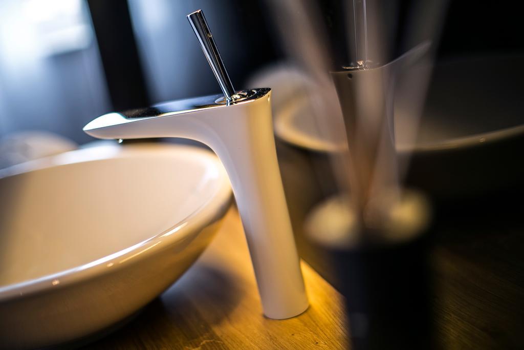 Luxe Tweepersoonskamer met Uitzicht op de Straat