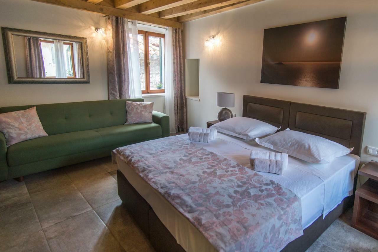 Chambre Double Deluxe (2 Adultes + 1 Enfant)