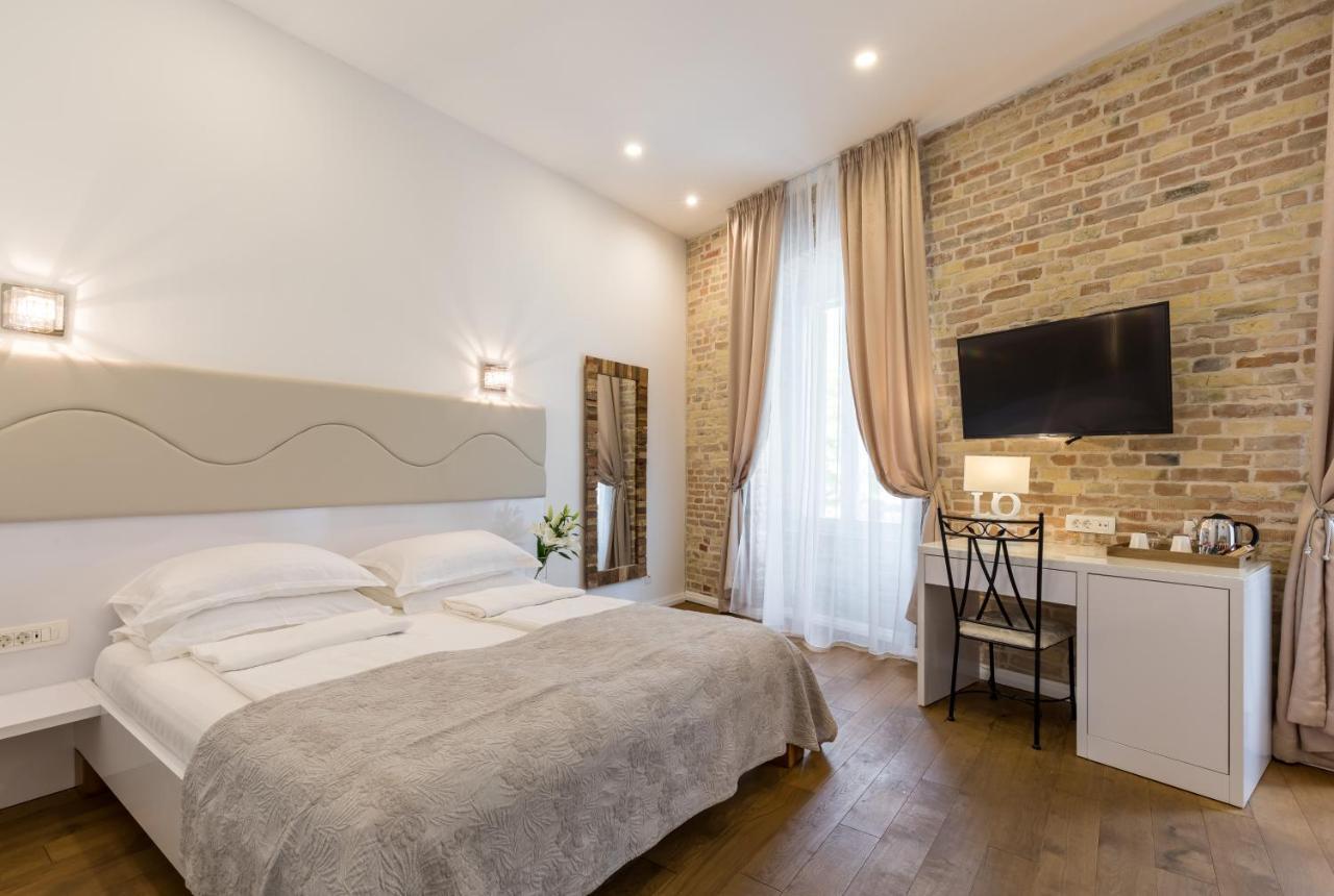 Deluxe Double Room with Extra Bed,951412954:JPEG