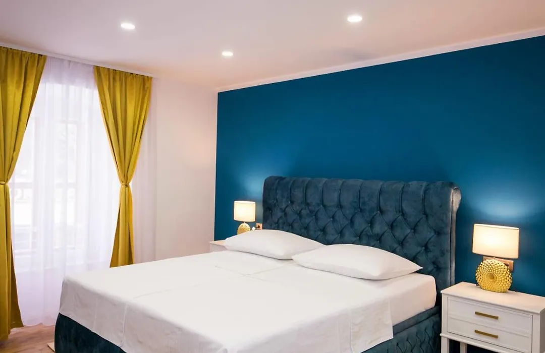 Gold Luxury Room-1