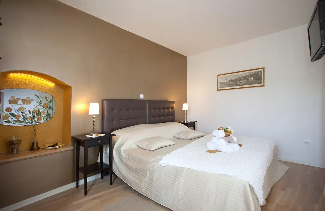 Bed & Breakfast Vila Baguc-1