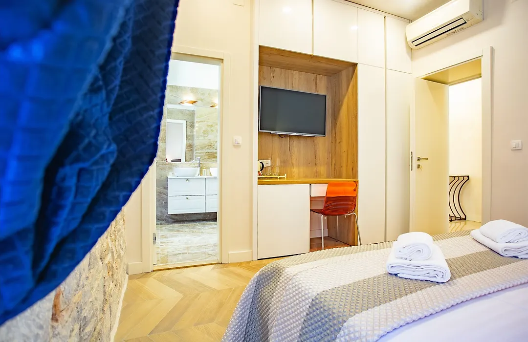 Best4Stay Luxury Rooms-1
