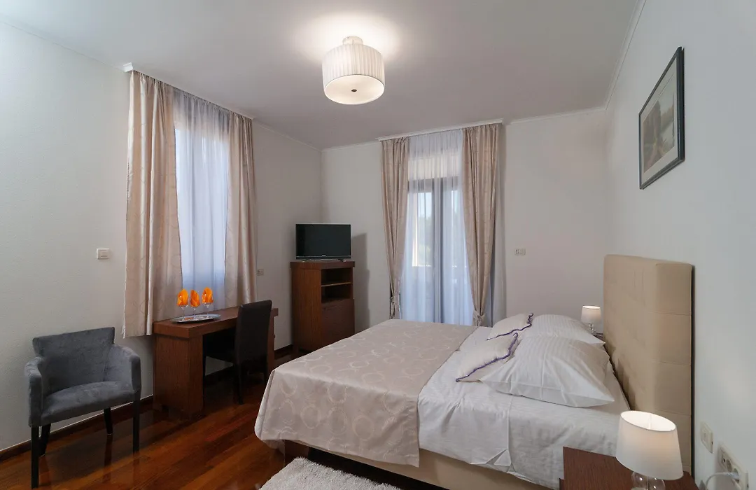 Luxury Rooms Near The Beach1-1