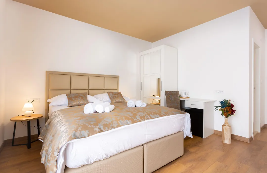 Luxury Rooms Fetivi-1