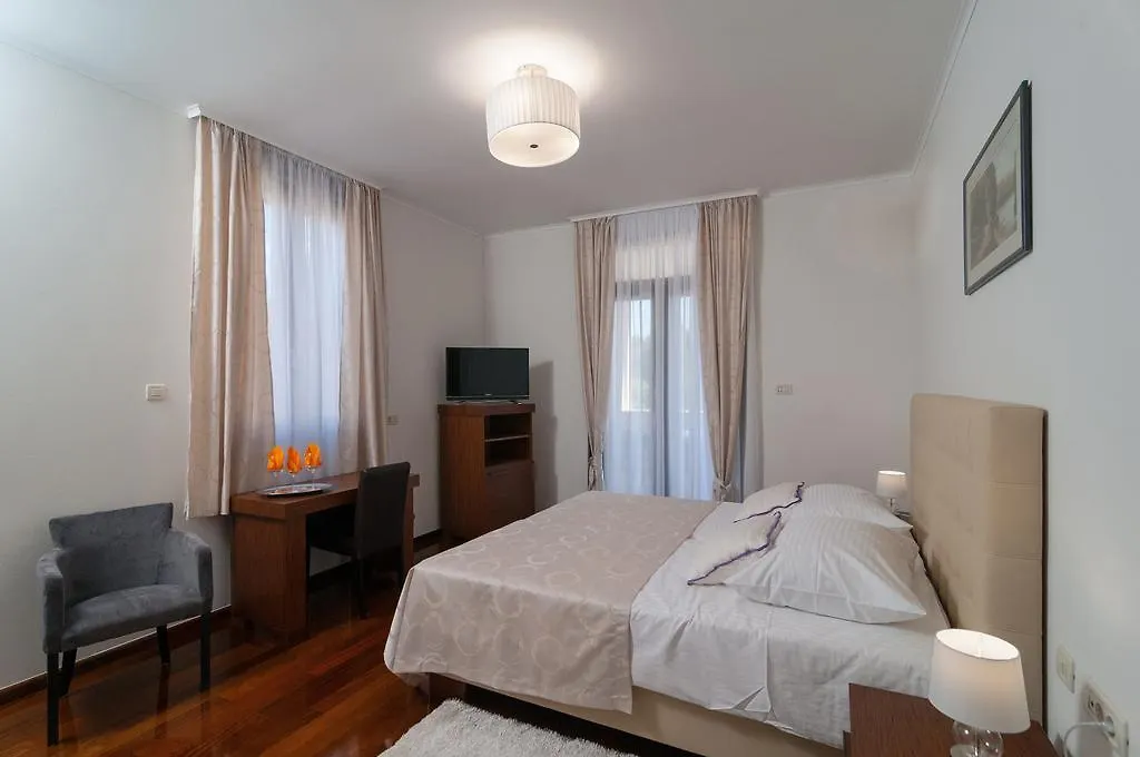 Luxury Rooms Near The Beach3-1
