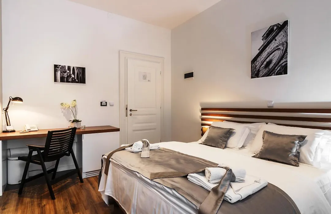 Prima Luxury Rooms-1