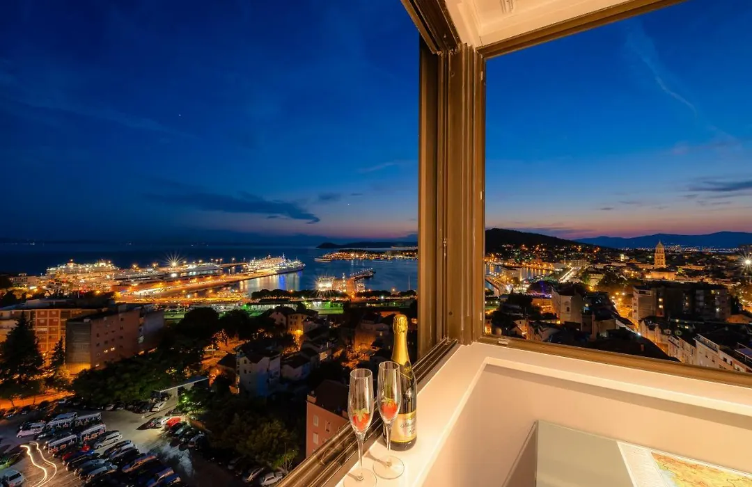 Royal Suites-Sky-1