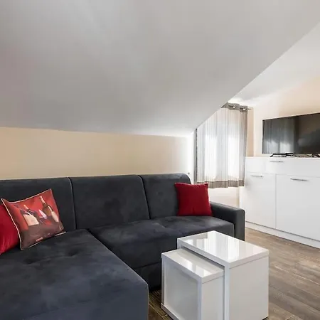 Elegant Residence Rooms & Apartments-3