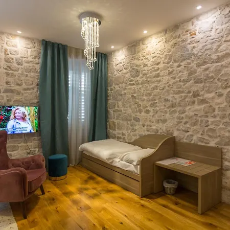 Tifani Luxury Rooms-2