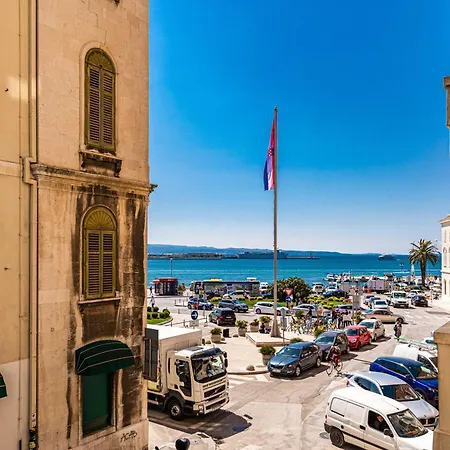 Riva City Rooms-2
