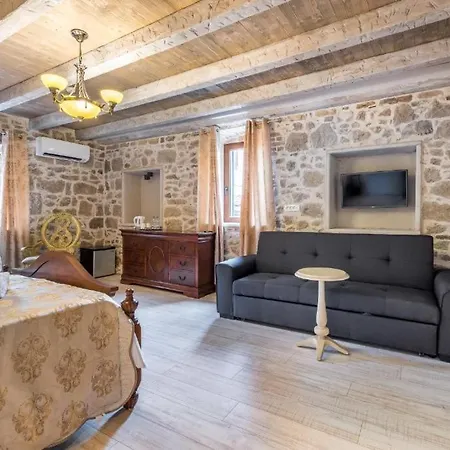Historic Plaza Varos Split (Adults Only)-3