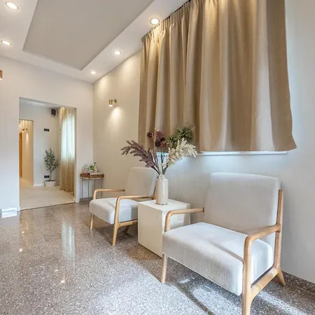 Lo͝Or Luxury Retreat-2