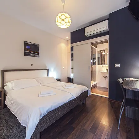 Marmontova Luxury Rooms-3