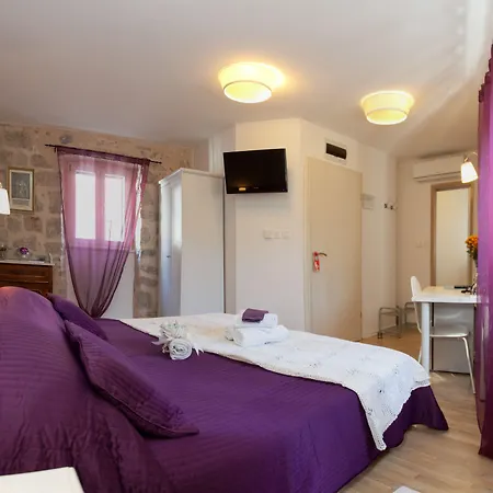 Bed & Breakfast Vila Baguc-2