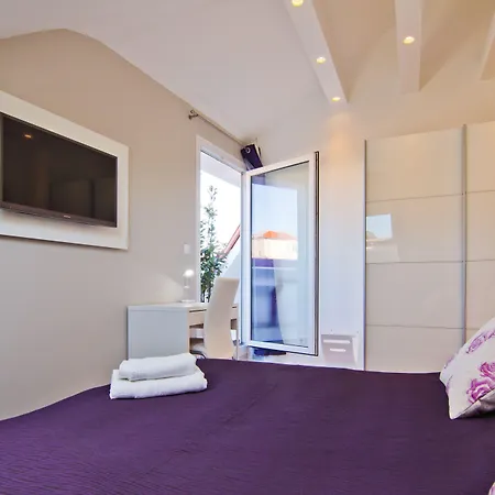 Laura Lux Suites-2