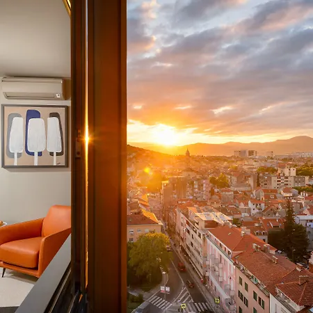 Royal Suites-Sky-3
