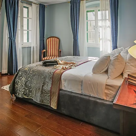 Theatre luxury rooms-3