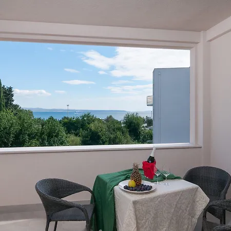 Luxury Rooms Near The Beach1-2