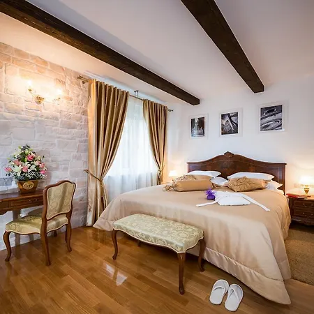 Priska Heritage Rooms (Adults Only)-3