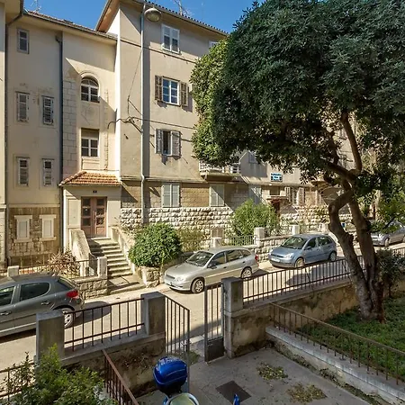 Central Jardin Guest House Split-3