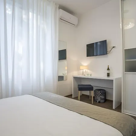 Luxury Accommodation Marino-2
