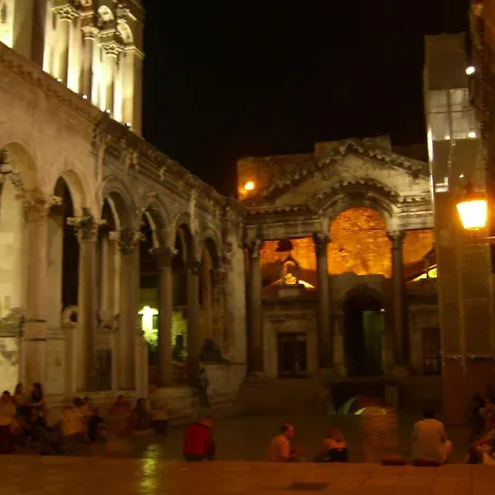 Luxury And Authentic Studio In Split Old Town-3