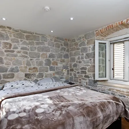 Luxury And Authentic Studio In Split Old Town-2